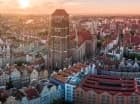 Hotel sąsiaduje z Bazyliką Mariacką i innymi zabytkami i atrakcjami Gdańska