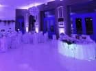 Posiłki podawane są w klimatyzowanej sali restauracyjnej