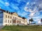 Dwustuletni pałac jest doskonale uzupełniony przez nowo wybudowaną część SPA