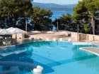 To hotel z basenami zewnętrznymi, basenem krytym i strefą spa