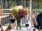 Z restauracji można podziwiać nadrzeczny las