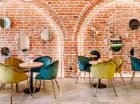 W hotelowym lobby mieści się stylowy drink bar z klimatycznym wnętrzem
