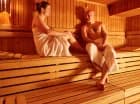 Po aktywnościach na świeżym powietrzu warto zrelaksować się w saunie lub jacuzzi
