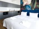 Apartamenty są nowocześnie i elegancko urządzone