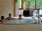 Goście mogą zrelaksować się w jacuzzi