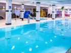 Malowniczo położony hotel z dużym basenem, brodzikiem i jacuzzi