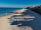Ustronie Morskie znajduje się przy spokojnej piaszczystej plaży