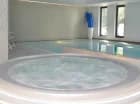 Goście mogą zrelaksować się w jacuzzi
