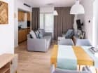 Apartament to wygodna przestrzeń z odrębną sypialnią