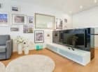 Na wyposażeniu apartamentów jest: TV, WiFi, zestaw do prasowania i odkurzacz