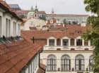 Blisko stąd do licznych zabytków Małej Strany na zachodnim brzegu Wełtawy