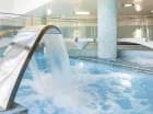 W strefie AQUA znajduje się wiele atrakcji, w tym bicze wodne