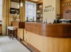 Przy całodobowej recepcji znajduje się lobby bar