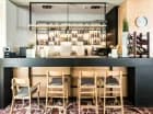 W restauracji znajduje się także drink bar z szeroką ofertą win i cocktaili