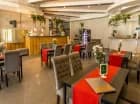 Jest także nowoczesna pizzeria La Montana z piecem do pizzy