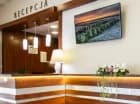 Pracownicy recepcji służą pomocą w wyborze ciekawych atrakcji okolicy