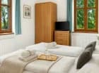 Hotel oferuje przytulne pokoje dwu- i trzyosobowe