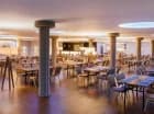Duża sala restauracyjna spokojnie pomieści wszystkich gości ośrodka
