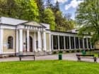 Niedaleko Pijalni Wód Mineralnych oraz malowniczych alejek spacerowych