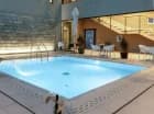 Częścią hotelowej strefy relaksu jest zewnętrzny basen z hydromasażerem