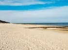 Plaża przy resorcie jest wyjątkowo szeroka