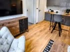 W każdym apartamencie jest wyposażony aneks kuchenny