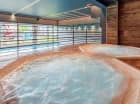 Goście mogą skorzystać też z jacuzzi