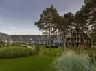 Saltic Resort & SPA Łeba otacza sosnowy las między morzem i jeziorem