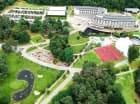 Hotel położony jest w otulinie Mazowieckiego Parku Krajobrazowego