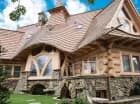 Tradycyjna architektura willi wpisuje się w lokalny klimat okolicy