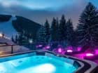 Zewnętrzne jacuzzi to przyjemna forma relaksu zimową porą