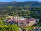 Hotel jest spektakularnie położony u stóp Śnieżki