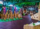 Dużym wyróżnikiem jest park linowy i potężna sala zabaw dla dzieci