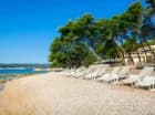 Hotel udostępnia leżaki na plażę