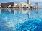 W sezonie goście hotelu mogą korzystać z zewnętrznego basenu