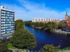 Aparthotel Nad Parsętą jest położony w Kołobrzegu nad samą rzeką