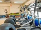 Aktywni goście mogą skorzystać z dobrze wyposażonej sali fitness