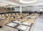 Posiłki odbywają się w przestronnej restauracji