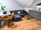 Apartament rodzinny deluxe posiada dużą otwartą przestrzeń