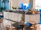Restauracja serwuje kuchnię śródziemnomorską i najlepsze potrawy kuchni polskiej
