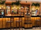 Kulinarną ofertę uzupełnia dobrze zaopatrzony bar