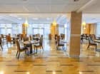 Restauracja hotelowa La Maison serwuje dania oparte na kuchni śródziemnomorskiej