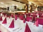 Duża hotelowa restauracja mieści się w budynku Ametyst
