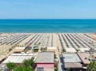 Nadmorski hotel z basenem mieści się wprost nad brzegiem Adriatyku