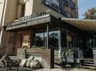 Hotel wyróżnia bliskość stacji metra i przystanków komunikacji miejskiej