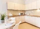 Każdy apartament dysponuje dobrze wyposażonym aneksem kuchennym