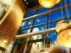 Wnętrza hotelu ożywiono wyrazistymi nowoczesnymi detalami