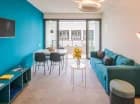Junior Suite to wnętrze z odrębną sypialnią i pokojem dziennym z sofą