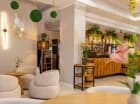 Hotelowa restauracja oferuje dania kuchni całego świata