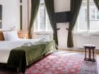 W Chopin Boutique królują naturalne, drewniane podłogi i meble z epoki